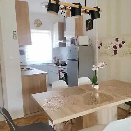 Amelia Шибеник